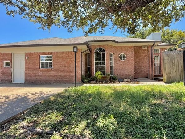 405 Odell Street , Cleburne, TX 76033