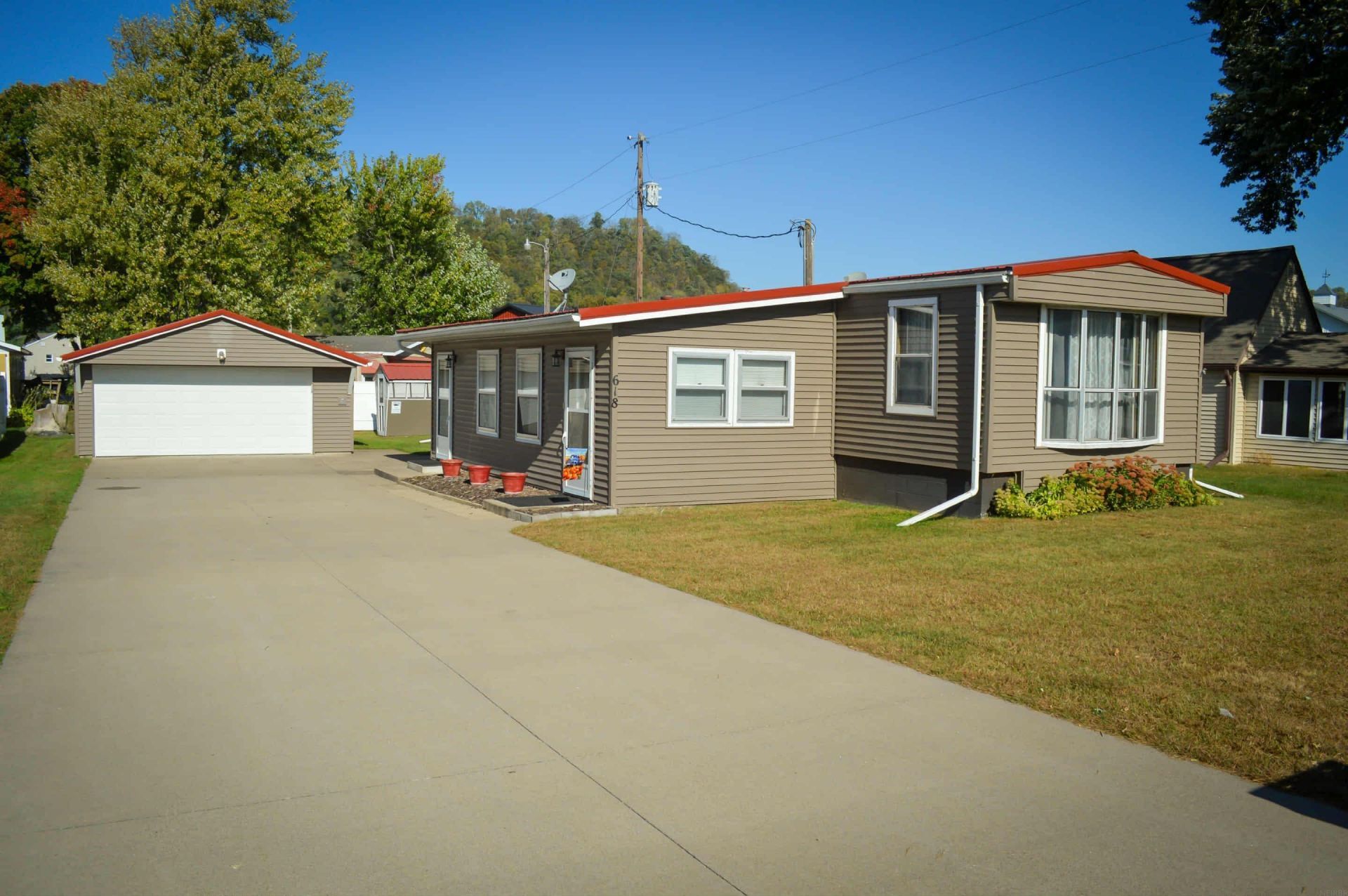 618 Sunset View Street, Harpers Ferry, IA 52146 Main Photo