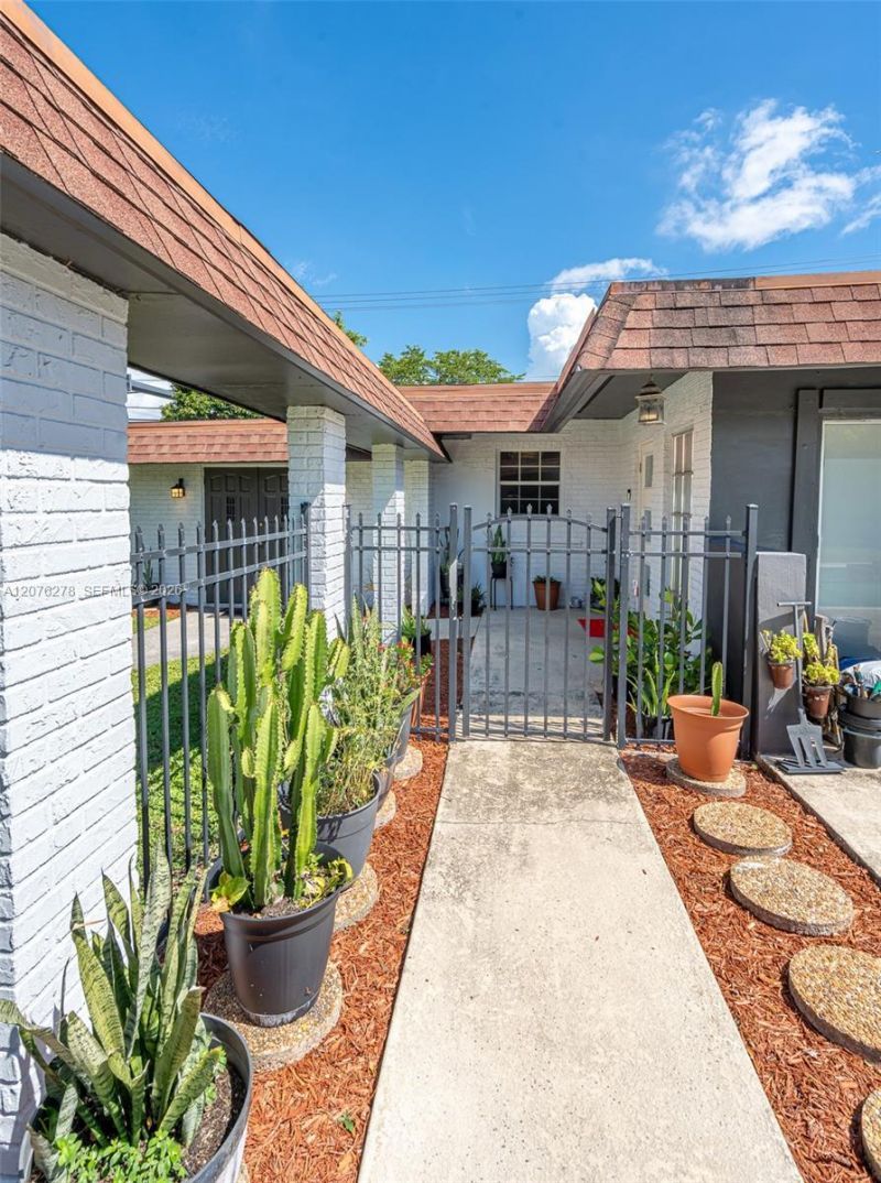 10 SW 46th Ave, Plantation, FL 33317 Photo