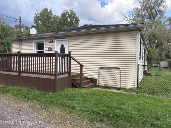 1048 Lower Demunds Road, Dallas, PA 18612