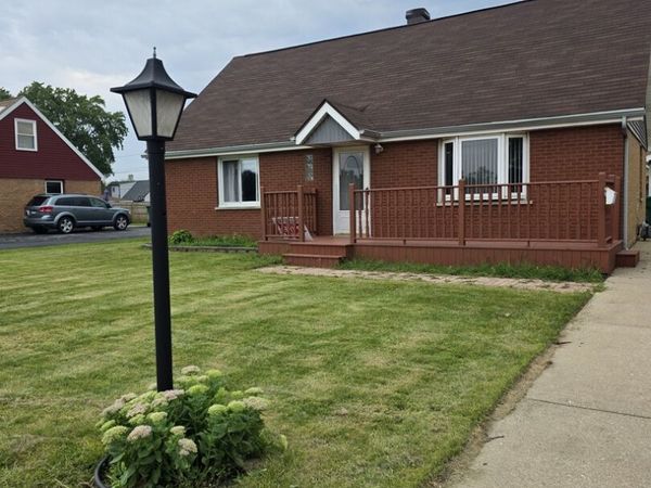 8225 New Castle Avenue , Burbank, IL 60459