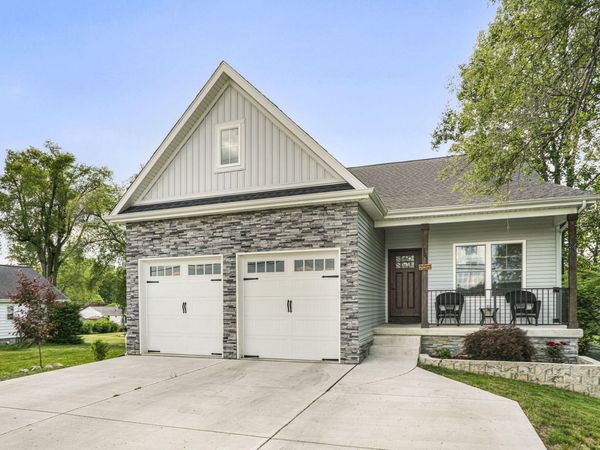 1305 Roosevelt , Valparaiso, IN 46383