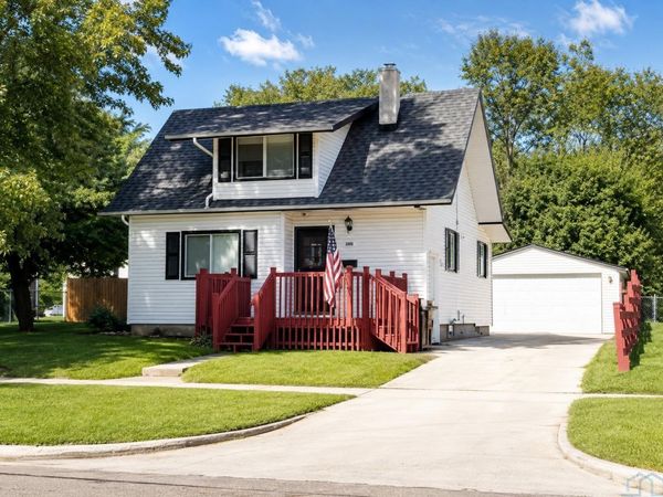 2301 Isabella St, Sioux City, IA 51103