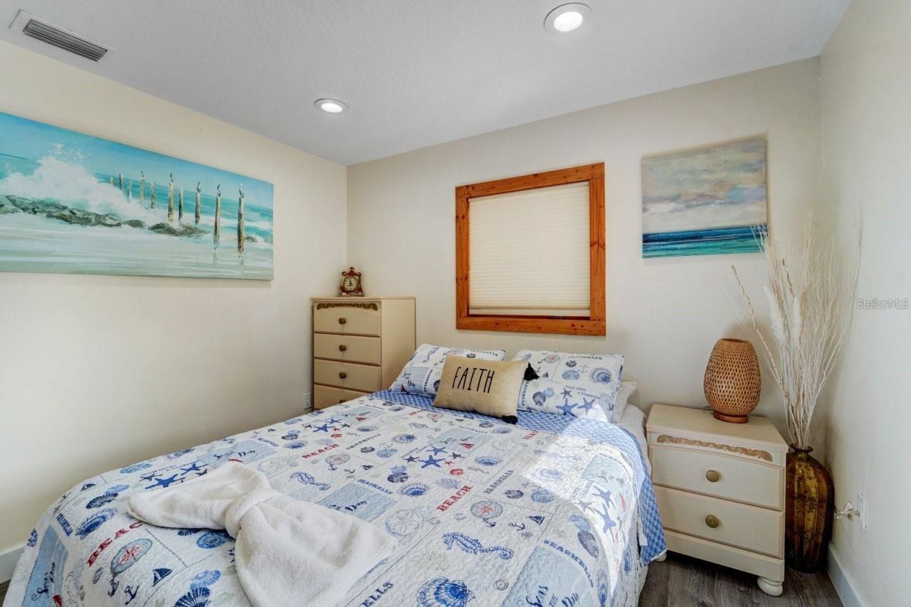 2598 Wood Street, Sarasota, FL 34237 Photo