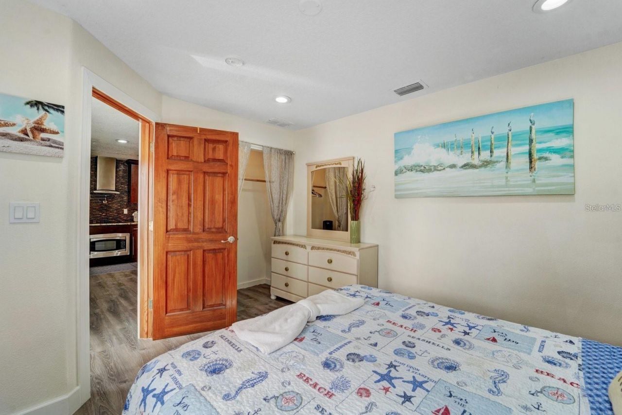 2598 Wood Street, Sarasota, FL 34237 Photo