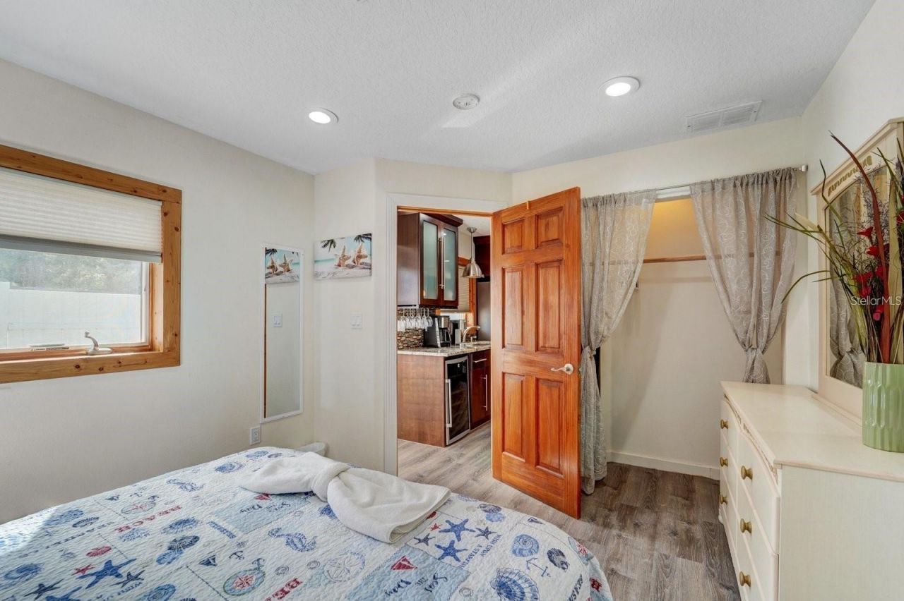 2598 Wood Street, Sarasota, FL 34237 Photo