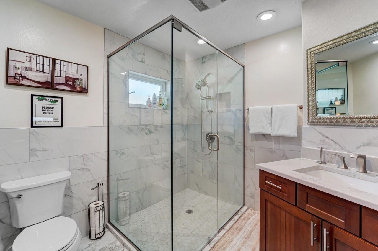 2598 Wood Street, Sarasota, FL 34237 Photo