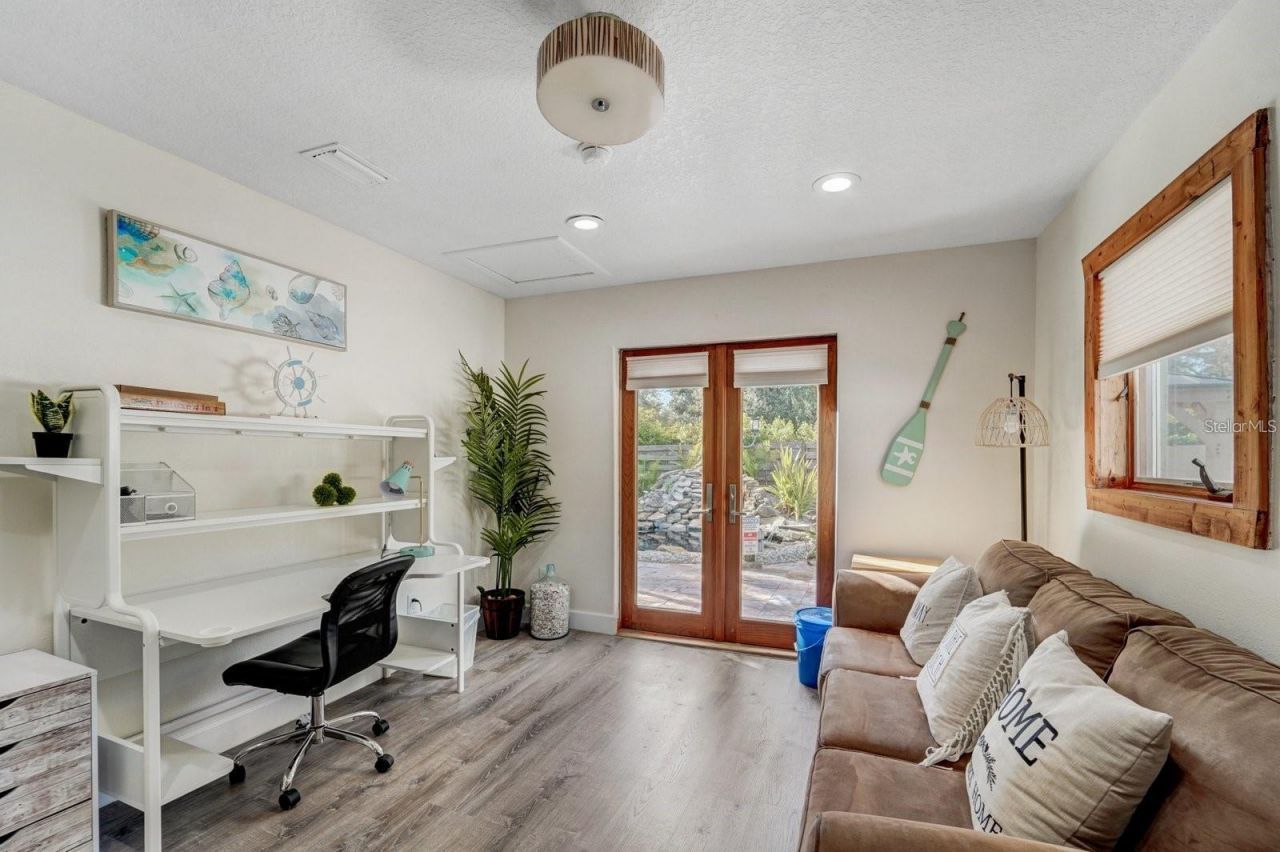 2598 Wood Street, Sarasota, FL 34237 Photo