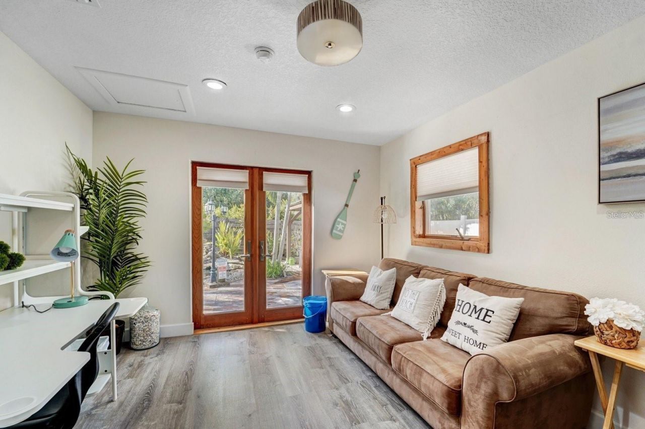 2598 Wood Street, Sarasota, FL 34237 Photo