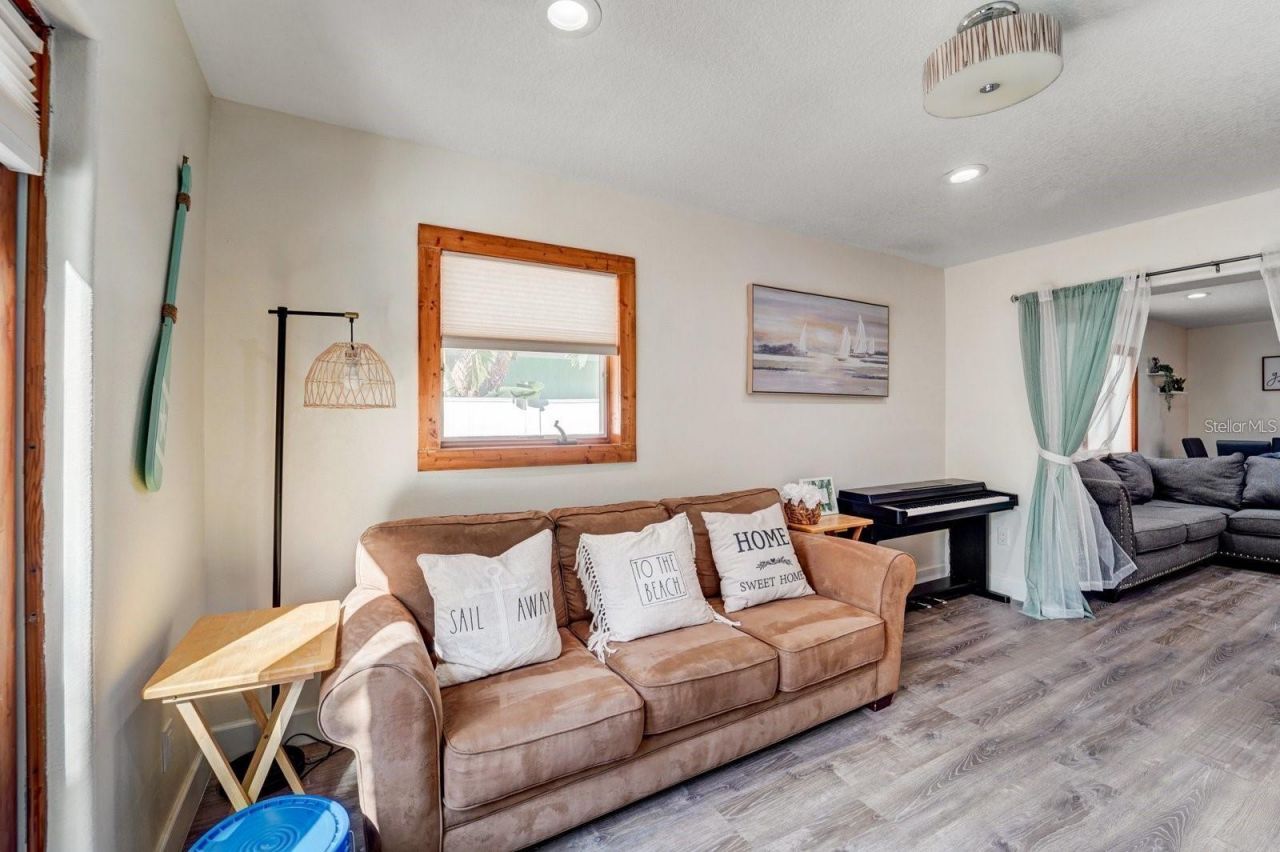 2598 Wood Street, Sarasota, FL 34237 Photo