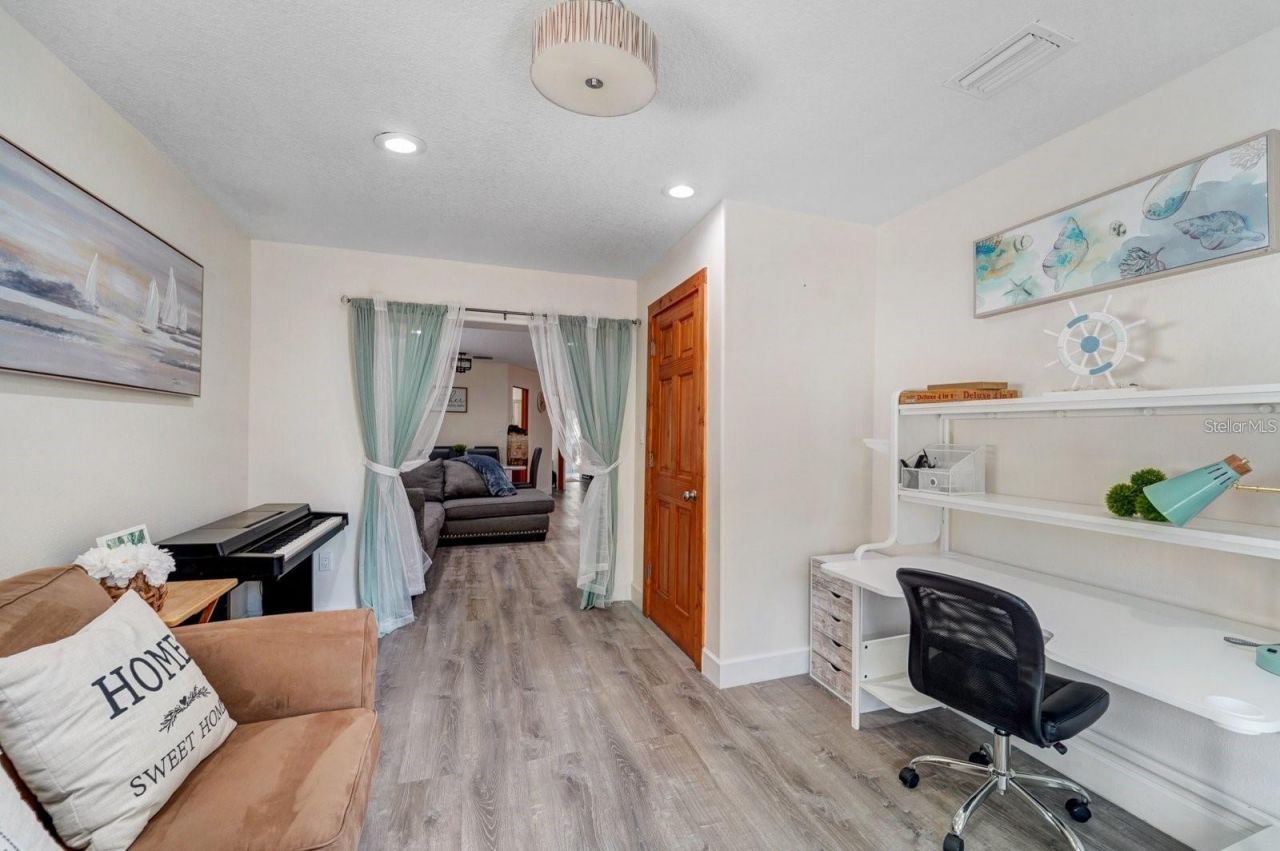 2598 Wood Street, Sarasota, FL 34237 Photo
