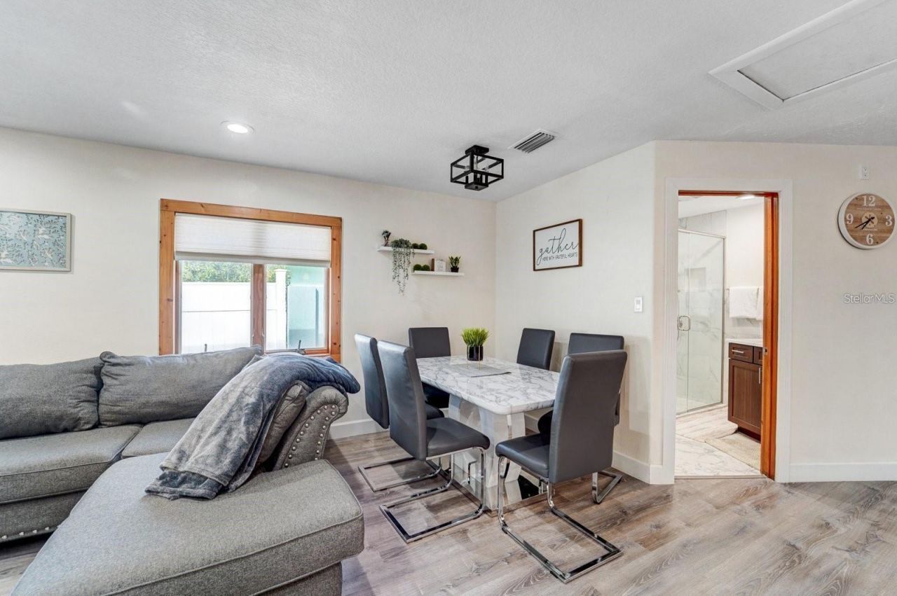 2598 Wood Street, Sarasota, FL 34237 Photo