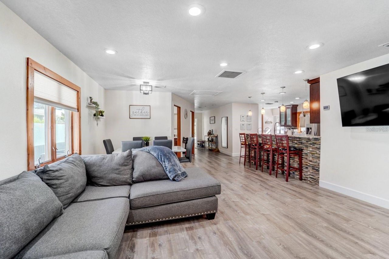 2598 Wood Street, Sarasota, FL 34237 Photo