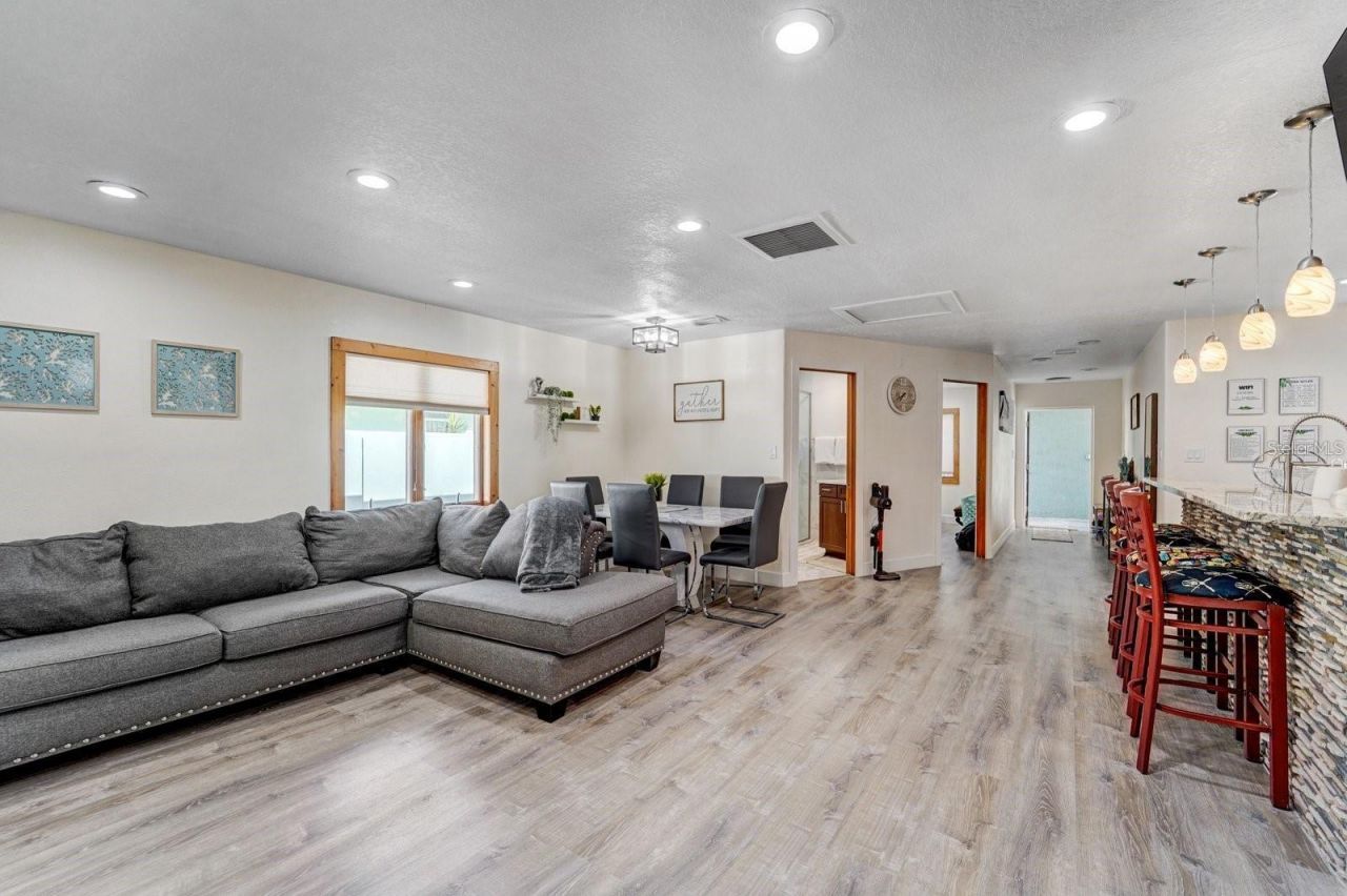 2598 Wood Street, Sarasota, FL 34237 Photo