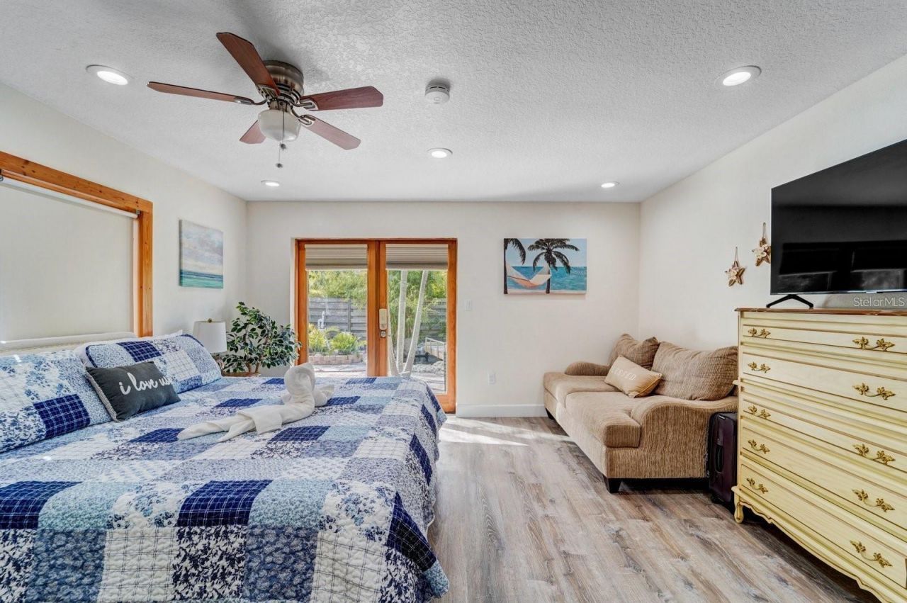 2598 Wood Street, Sarasota, FL 34237 Photo
