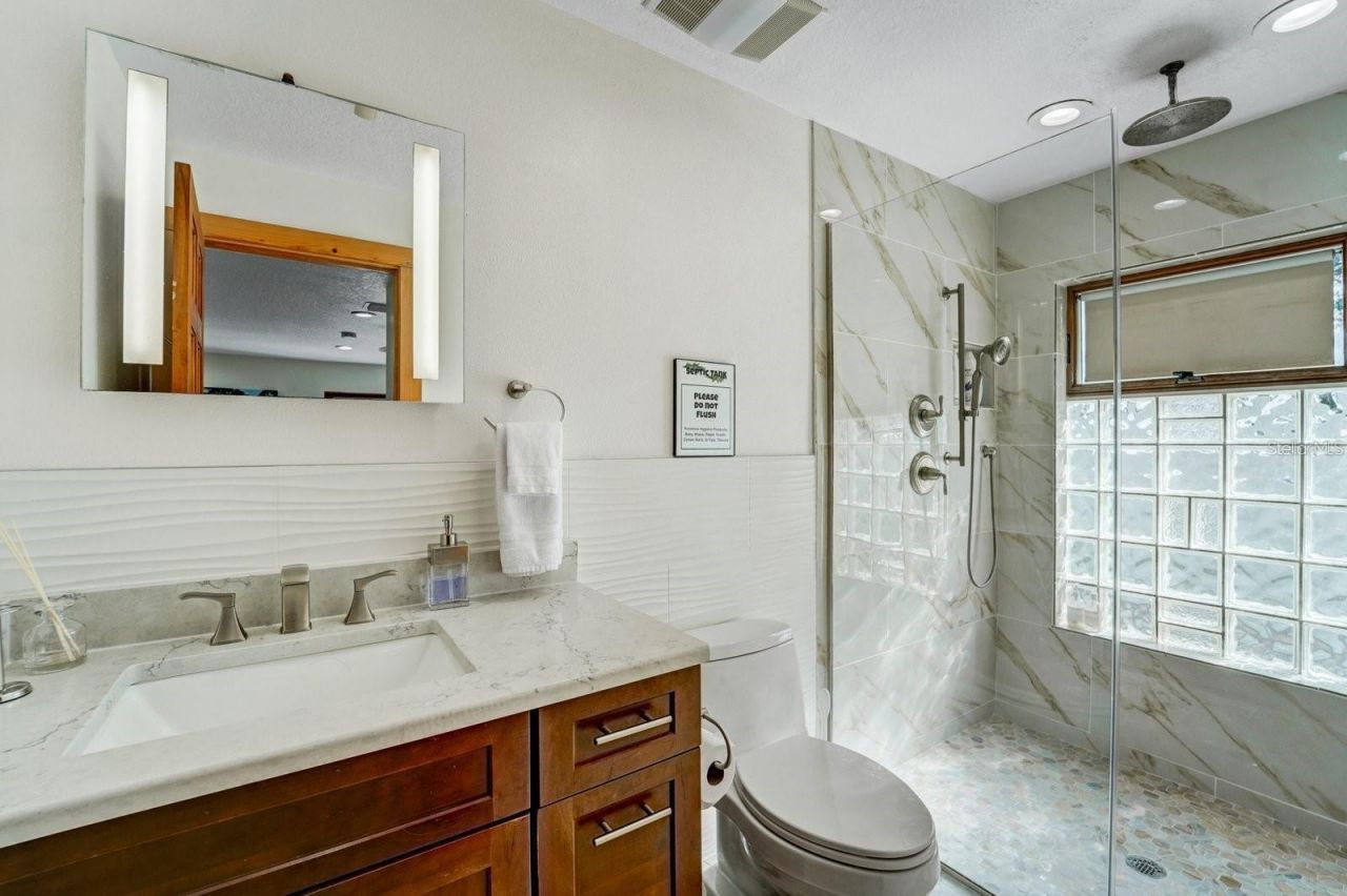 2598 Wood Street, Sarasota, FL 34237 Photo