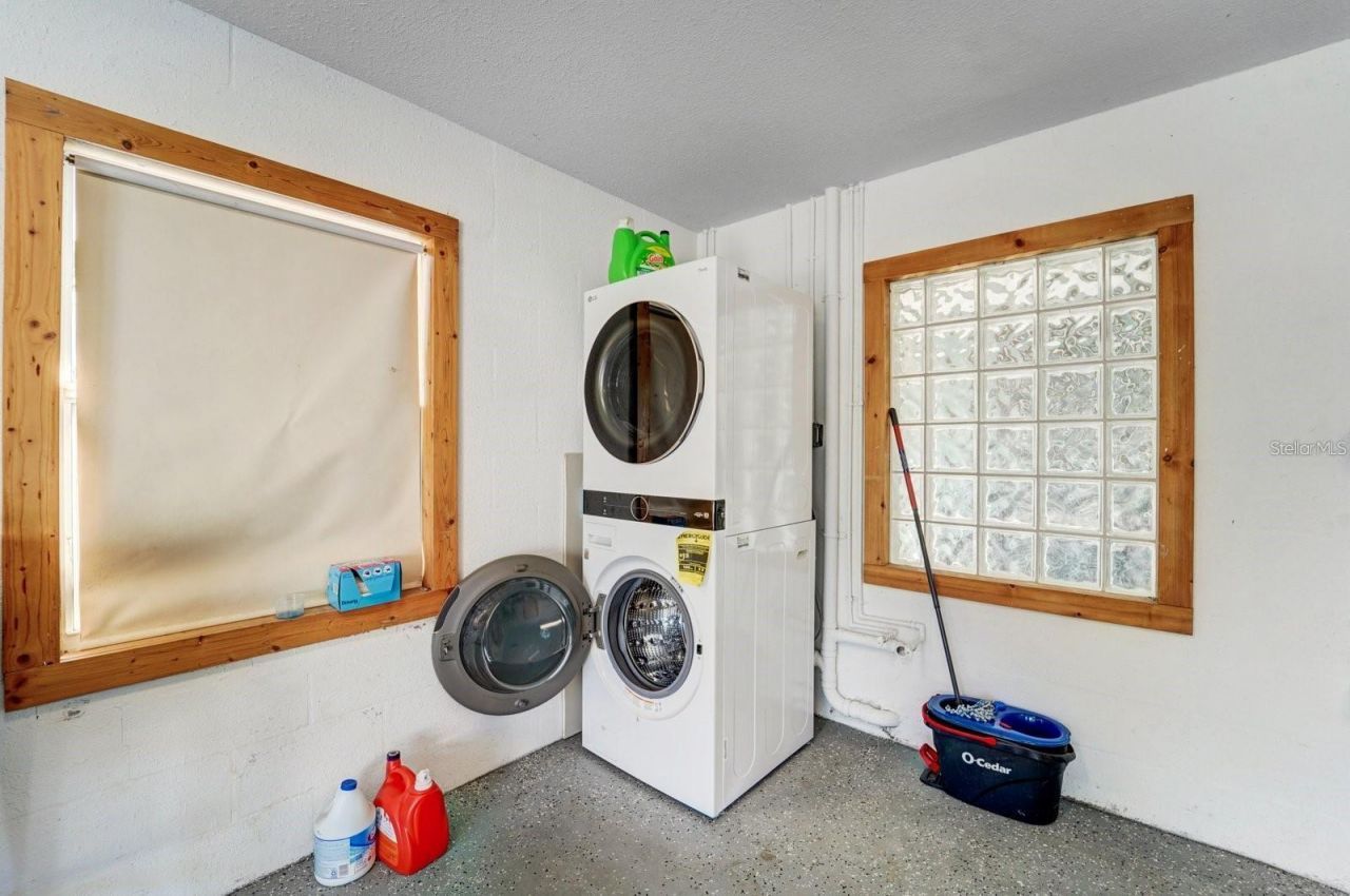 2598 Wood Street, Sarasota, FL 34237 Photo
