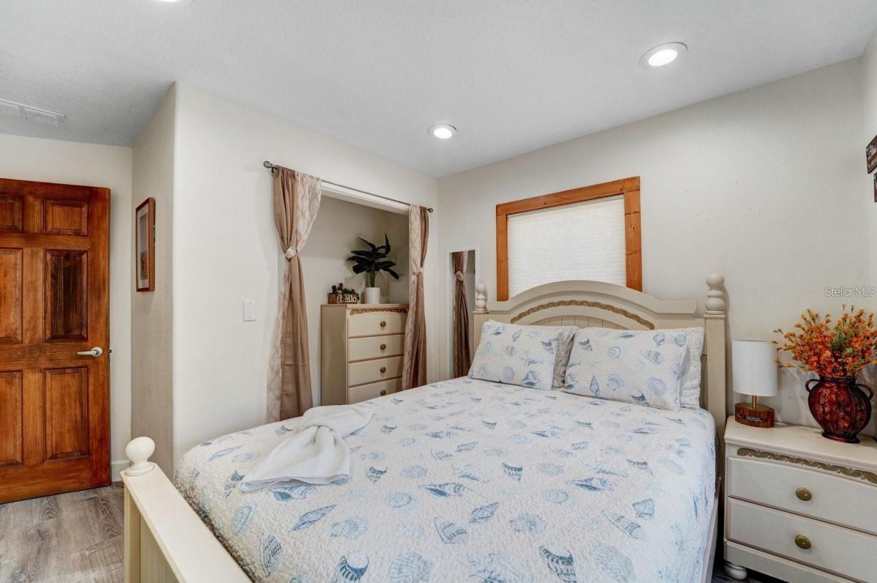 2598 Wood Street, Sarasota, FL 34237 Photo