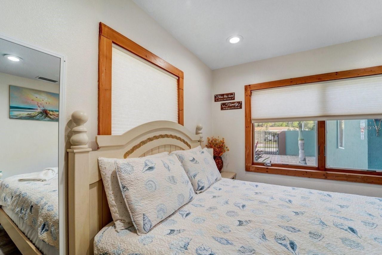 2598 Wood Street, Sarasota, FL 34237 Photo