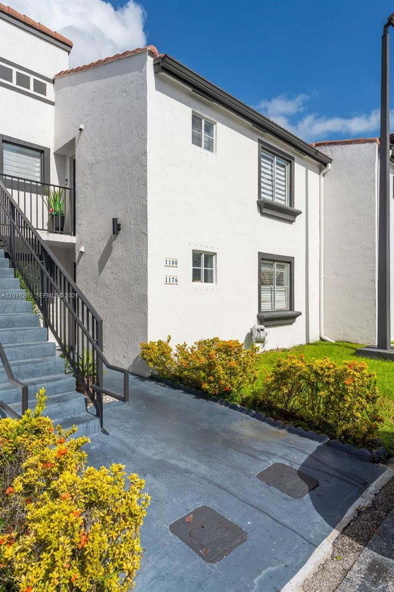 1180 NW 124th Pl, Unit 208, Miami, FL 33182 Photo
