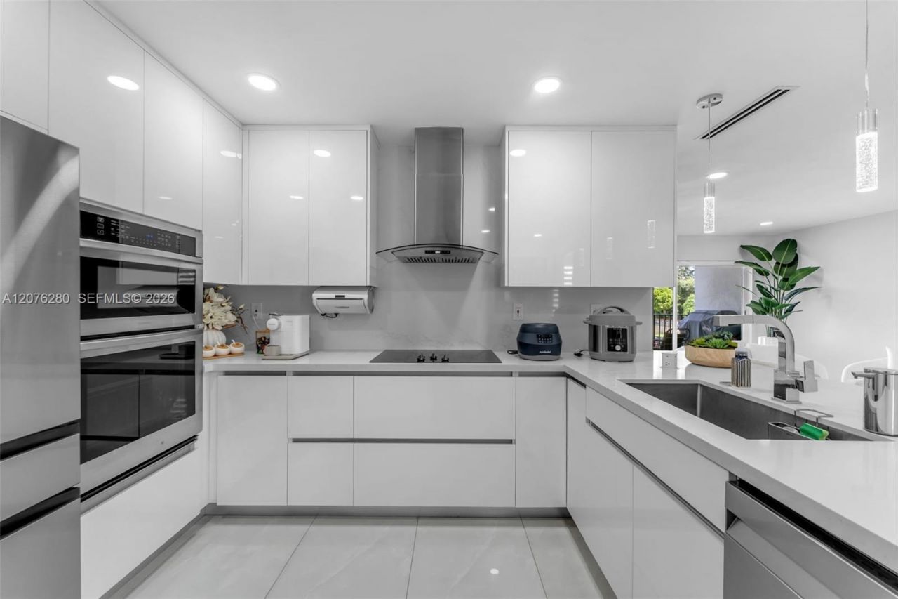 1180 NW 124th Pl, Unit 208, Miami, FL 33182 Photo