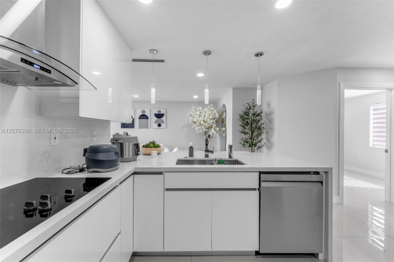 1180 NW 124th Pl, Unit 208, Miami, FL 33182 Photo
