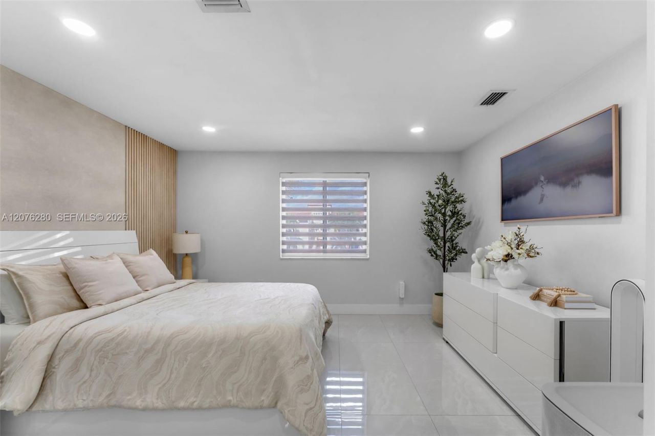 1180 NW 124th Pl, Unit 208, Miami, FL 33182 Photo
