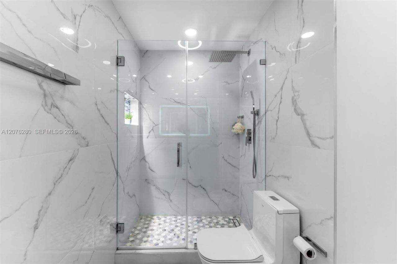 1180 NW 124th Pl, Unit 208, Miami, FL 33182 Photo