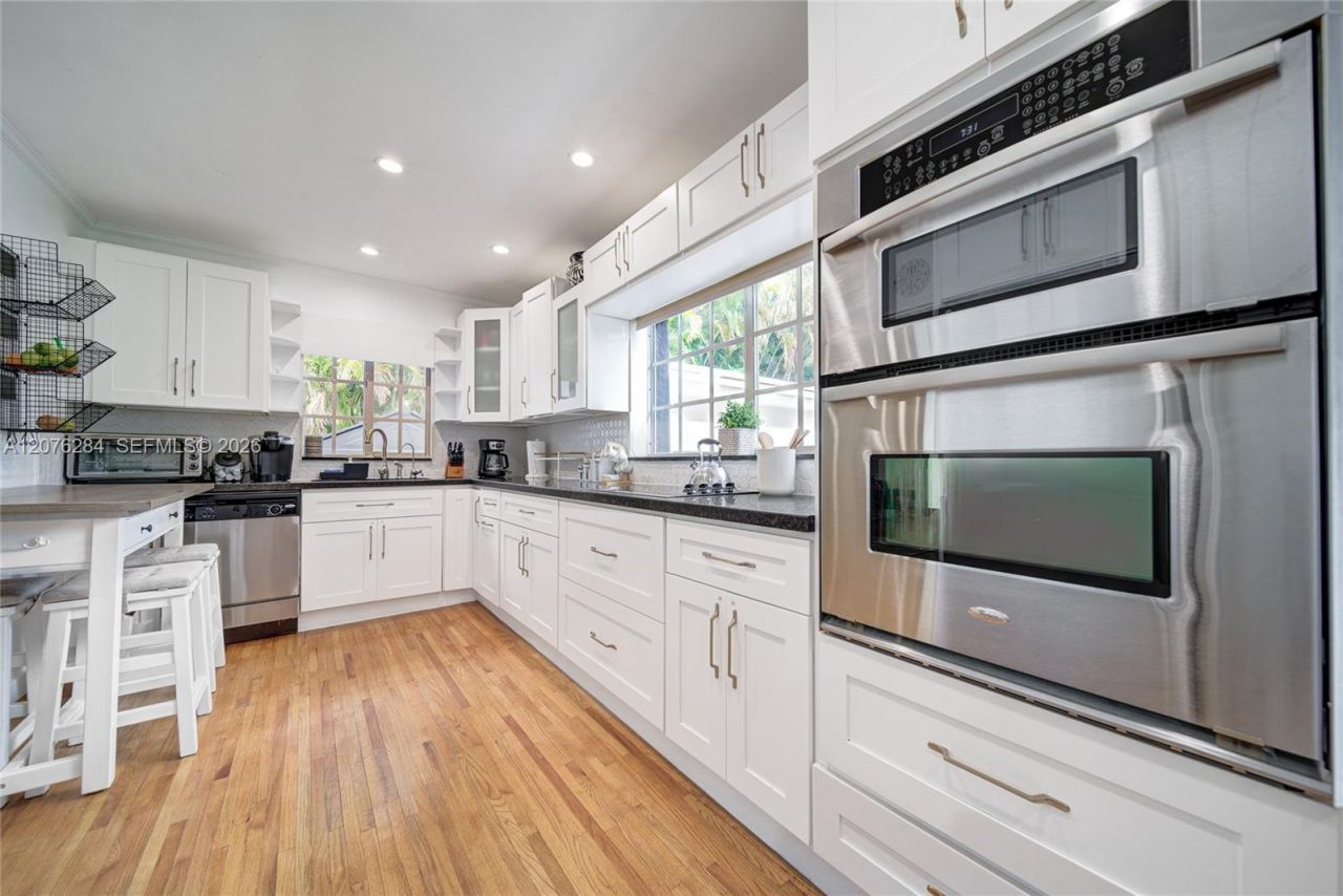 13801 NE 1st Ave, Miami, FL 33161 Photo