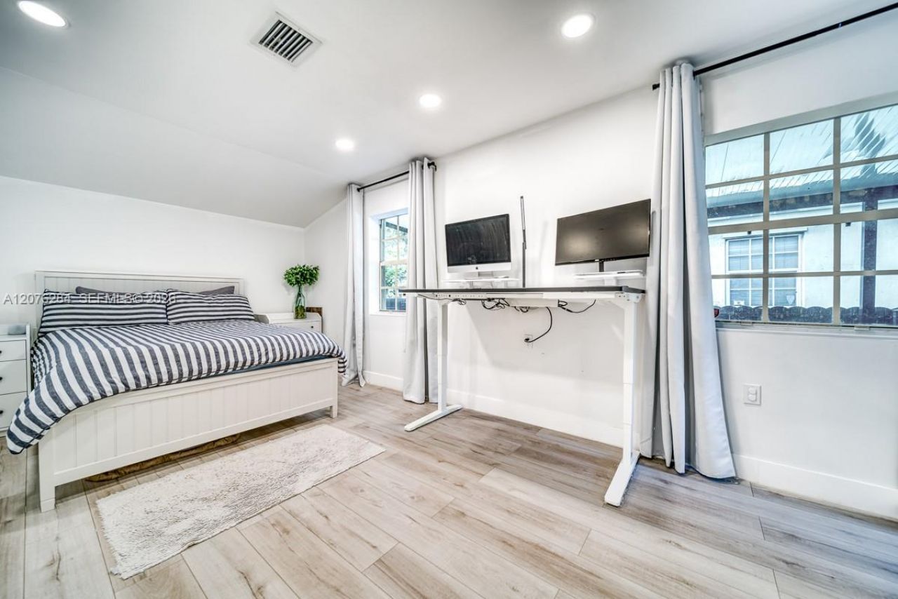 13801 NE 1st Ave, Miami, FL 33161 Photo