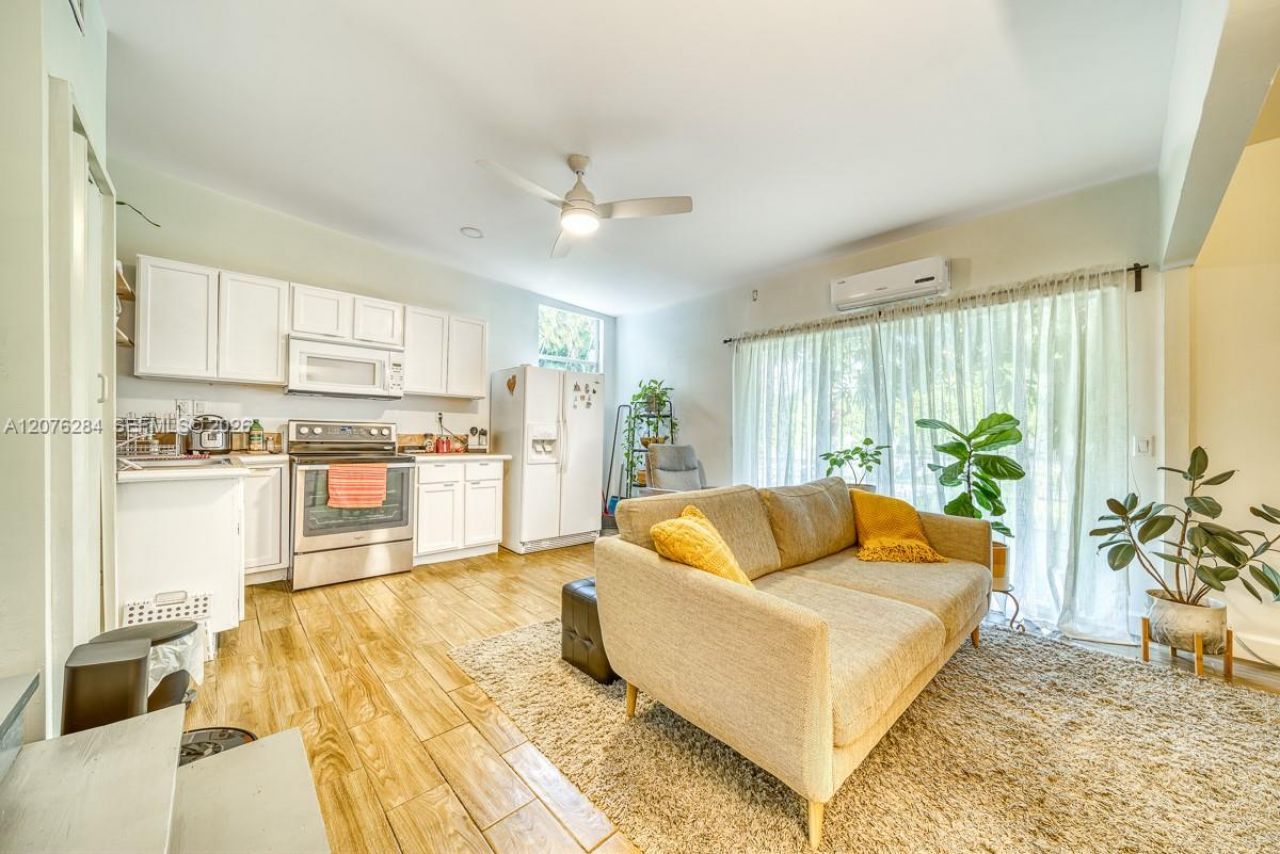 13801 NE 1st Ave, Miami, FL 33161 Photo