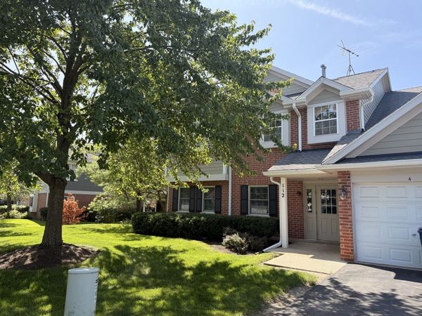 112 S Pembroke Drive, Unit 2, Schaumburg, IL 60193