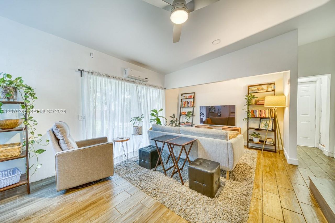 13801 NE 1st Ave, Miami, FL 33161 Photo