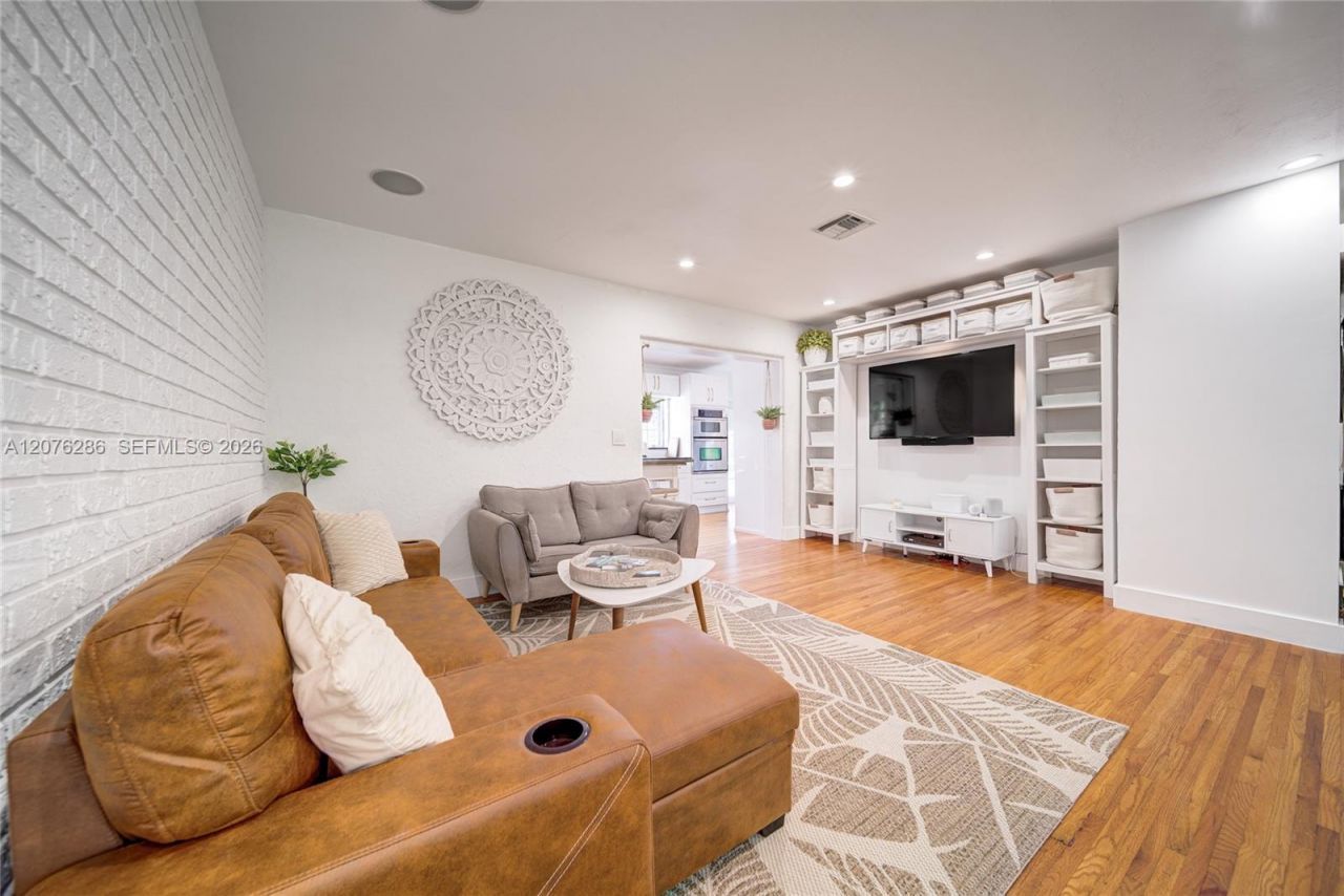 13801 NE 1st Ave, Miami, FL 33161 Photo