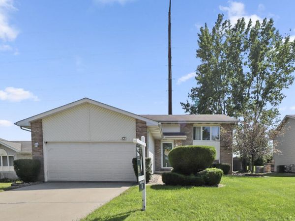 1861 E 87th Avenue E, Merrillville, IN 46410
