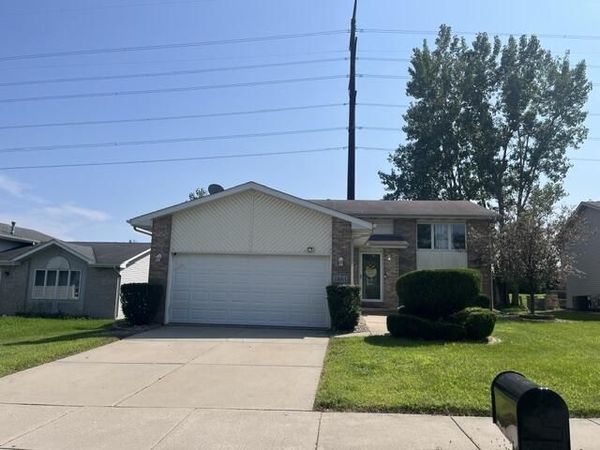 1861 E 87th Avenue E , Merrillville, IN 46410