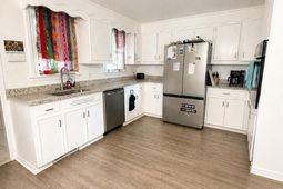 146 Venning Street photo 4