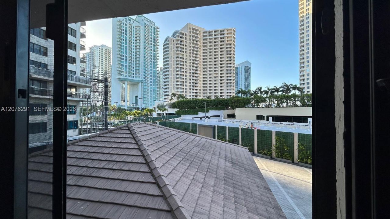 540 Brickell Key Dr, Unit 512, Miami, FL 33131 Photo