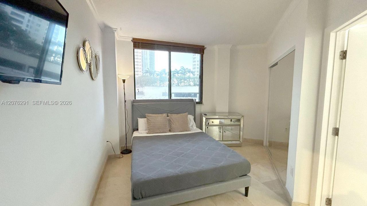 540 Brickell Key Dr, Unit 512, Miami, FL 33131 Photo