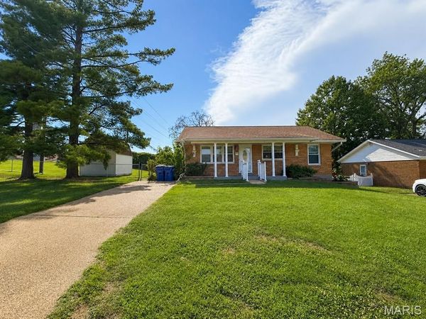9775 Radio Drive, St Louis, MO 63123
