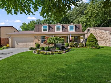 5689 Bingham Drive, Troy, Mi 48085