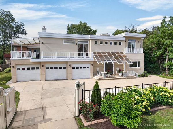 8650 W Davis Street , Des Plaines, IL 60016
