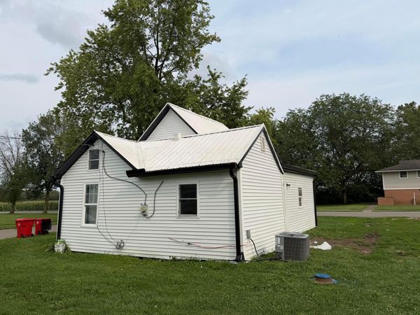 22 Fairview Avenue , London, OH 43140