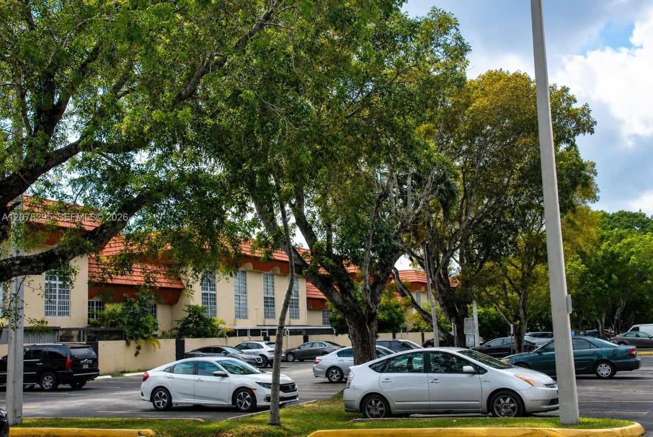10905 N Kendall Dr, Unit 410, Miami, FL 33176 Photo