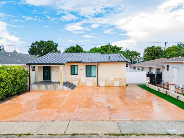 233 W 39th Pl, Hialeah, FL 33012