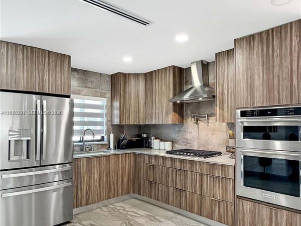 233 W 39th Pl , Hialeah, FL 33012