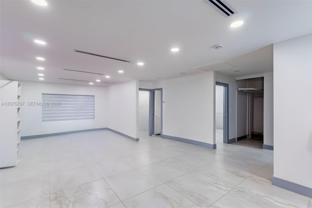 233 W 39th Pl, Hialeah, FL 33012 Photo