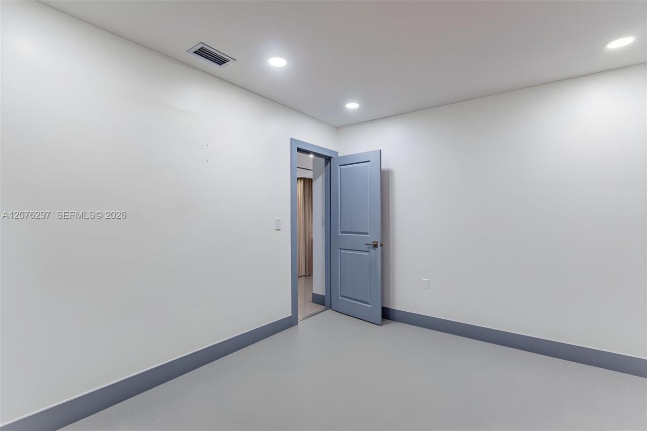 233 W 39th Pl, Hialeah, FL 33012 Photo