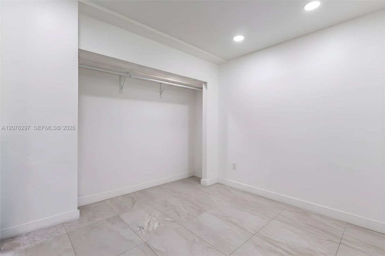 233 W 39th Pl, Hialeah, FL 33012 Photo