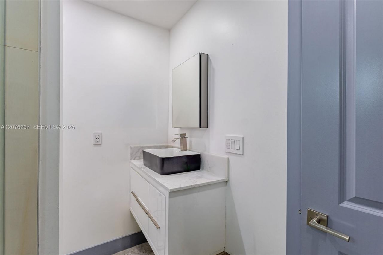 233 W 39th Pl, Hialeah, FL 33012 Photo